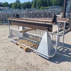 2 st. begagnade 1½" grindar med höhäck längd: 2,75 m höjd: 1 m 